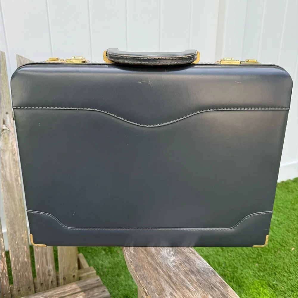 Vintage Winn International Leather Briefcase Gray RARE COLOR Gold Details 1980’s